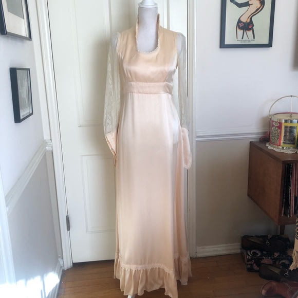 70s Vintage Peach Satin Gunne Wedding Dress - Picture 4 of 15